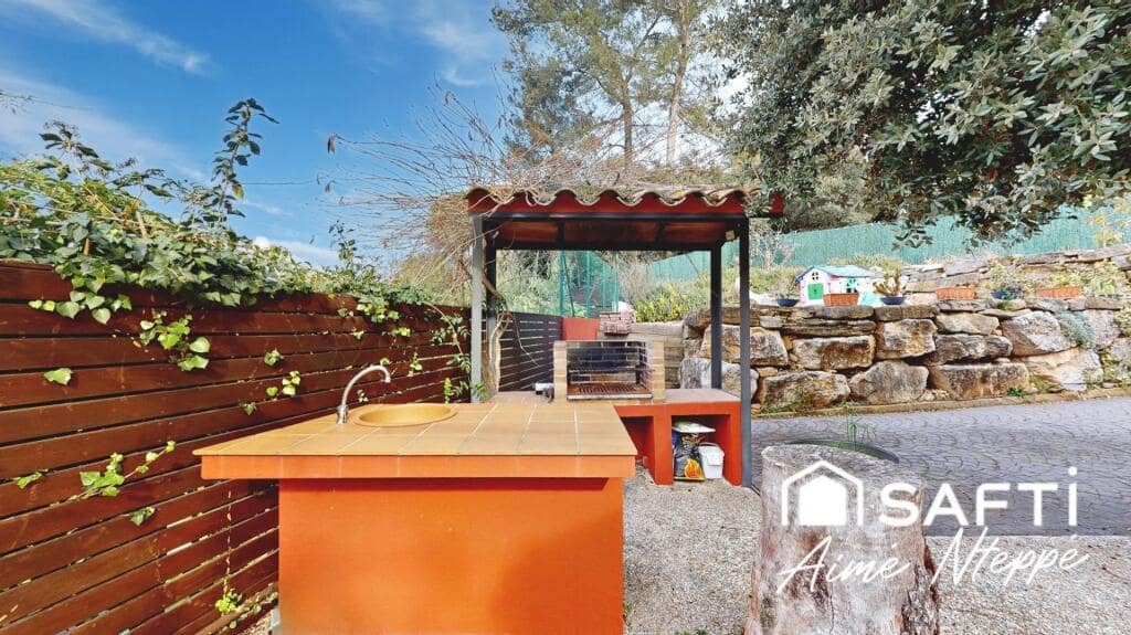 4 bedroom Villa for sale in Girona city with pool garage - € 630,000 (Ref: 9422235)