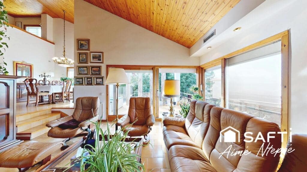 4 bedroom Villa for sale in Girona city with pool garage - € 630,000 (Ref: 9422235)