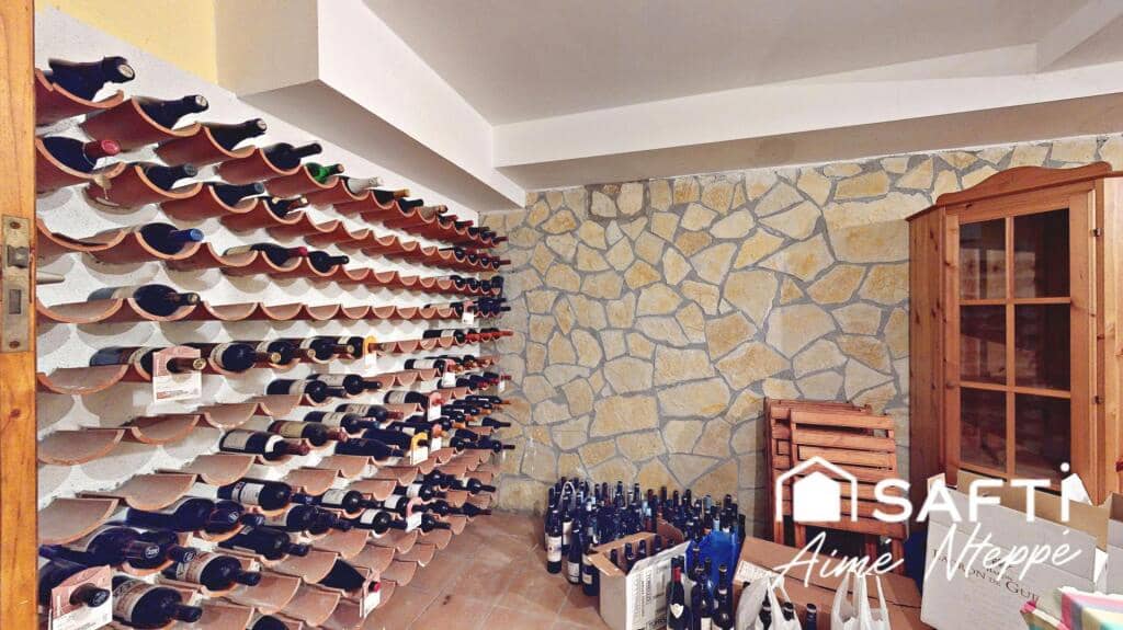 4 bedroom Villa for sale in Girona city with pool garage - € 630,000 (Ref: 9422235)