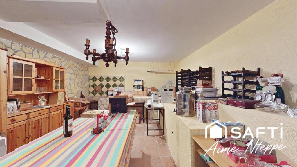 4 bedroom Villa for sale in Girona city with pool garage - € 630,000 (Ref: 9422235)