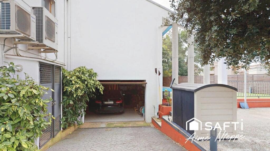 4 bedroom Villa for sale in Girona city with pool garage - € 630,000 (Ref: 9422235)