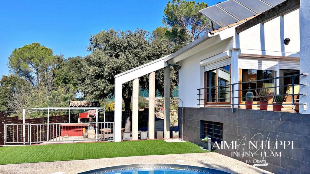 4 bedroom Villa for sale in Girona city with pool garage - € 630,000 (Ref: 9422235)