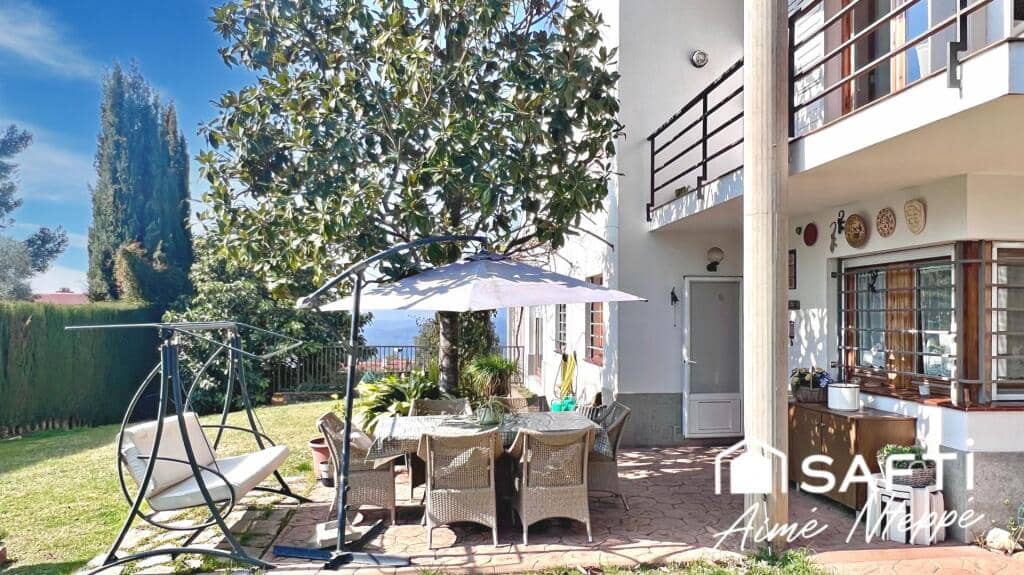 4 bedroom Villa for sale in Girona city with pool garage - € 630,000 (Ref: 9422235)