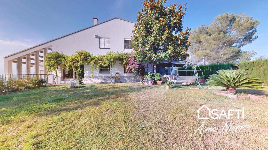 4 bedroom Villa for sale in Girona city with pool garage - € 630,000 (Ref: 9422235)