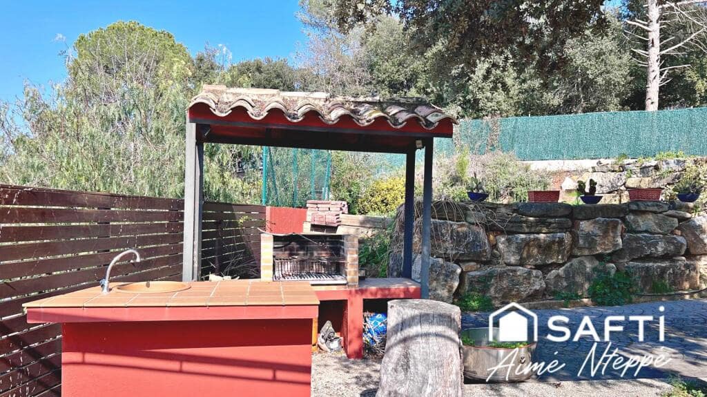 4 bedroom Villa for sale in Girona city with pool garage - € 630,000 (Ref: 9422235)