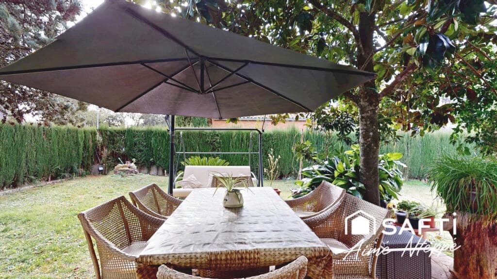 4 bedroom Villa for sale in Girona city with pool garage - € 630,000 (Ref: 9422235)