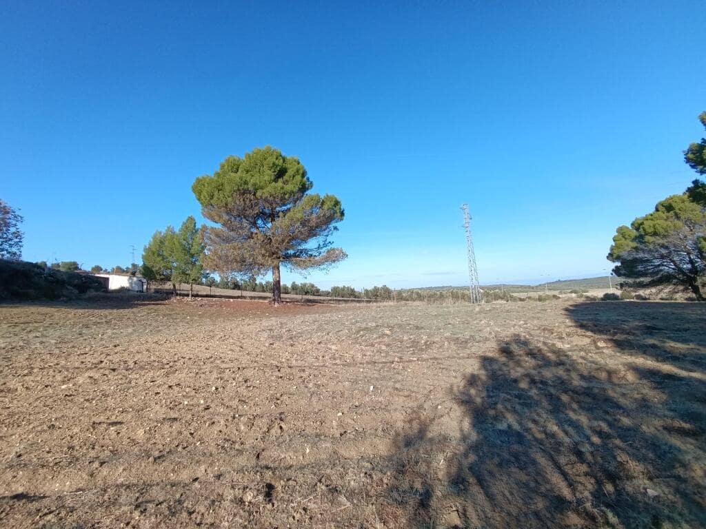 Rakentamaton maa myytävänä paikassa Ubeda - 950 000 € (Ref: 9422236)