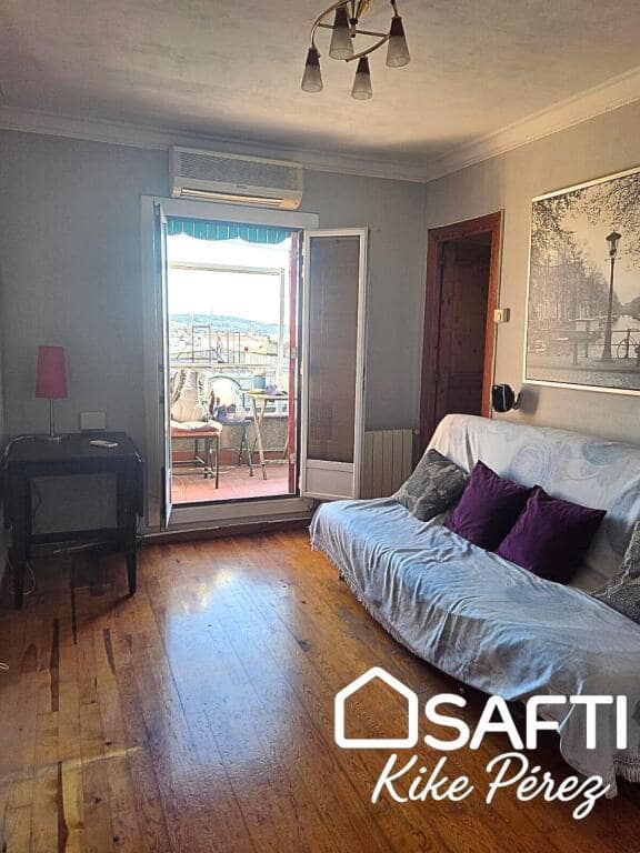 2 soveværelse Penthouse til salg i L'Hospitalet de Llobregat - € 136.000 (Ref: 9422238)