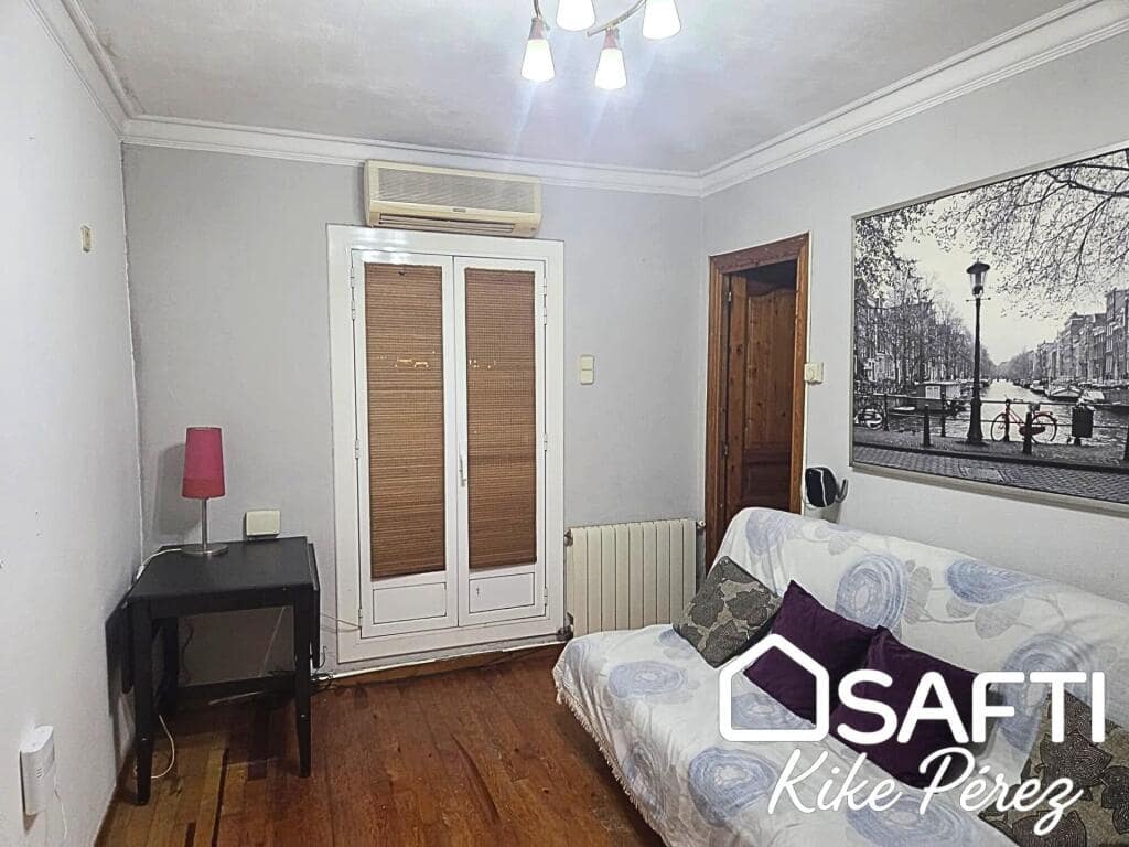 2 soveværelse Penthouse til salg i L'Hospitalet de Llobregat - € 136.000 (Ref: 9422238)