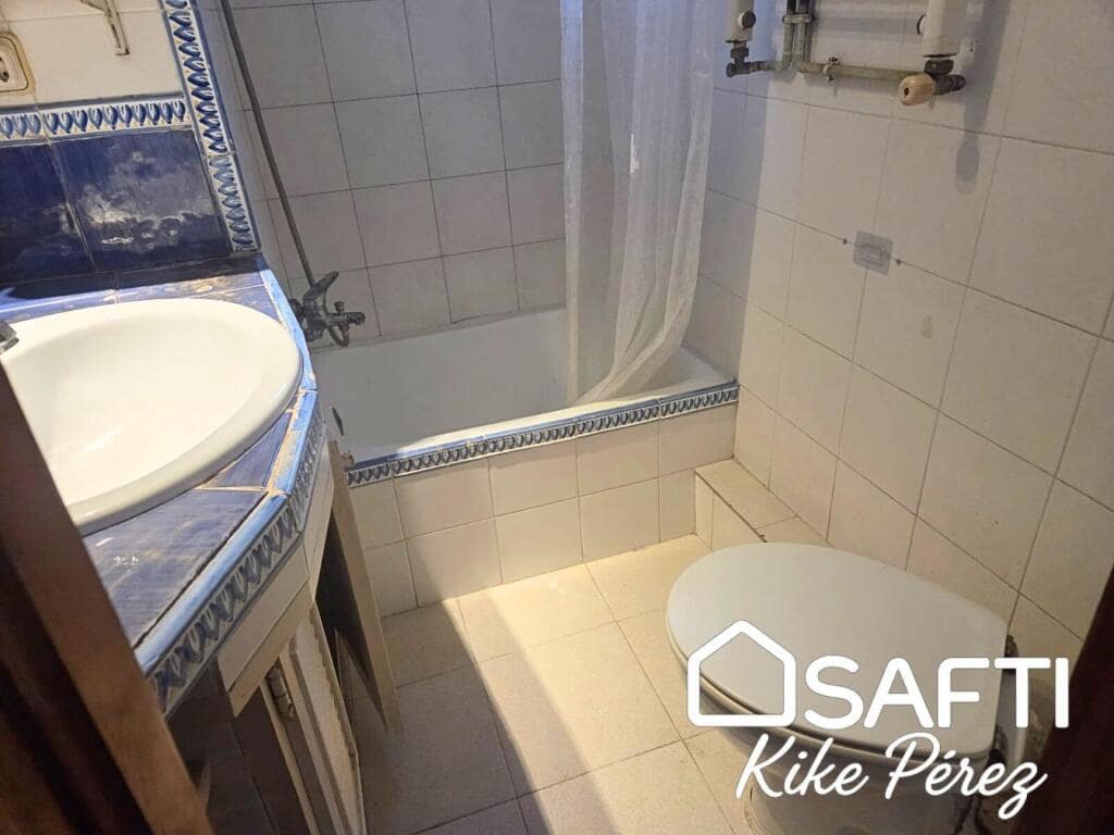 2 soveværelse Penthouse til salg i L'Hospitalet de Llobregat - € 136.000 (Ref: 9422238)