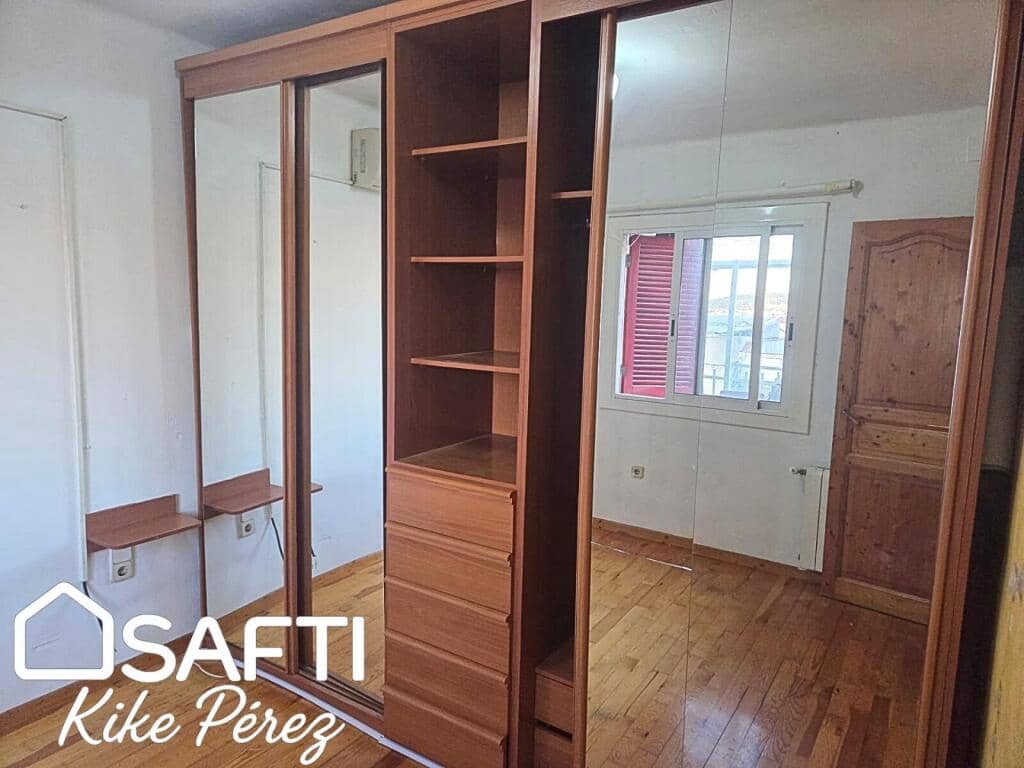 2 soveværelse Penthouse til salg i L'Hospitalet de Llobregat - € 136.000 (Ref: 9422238)