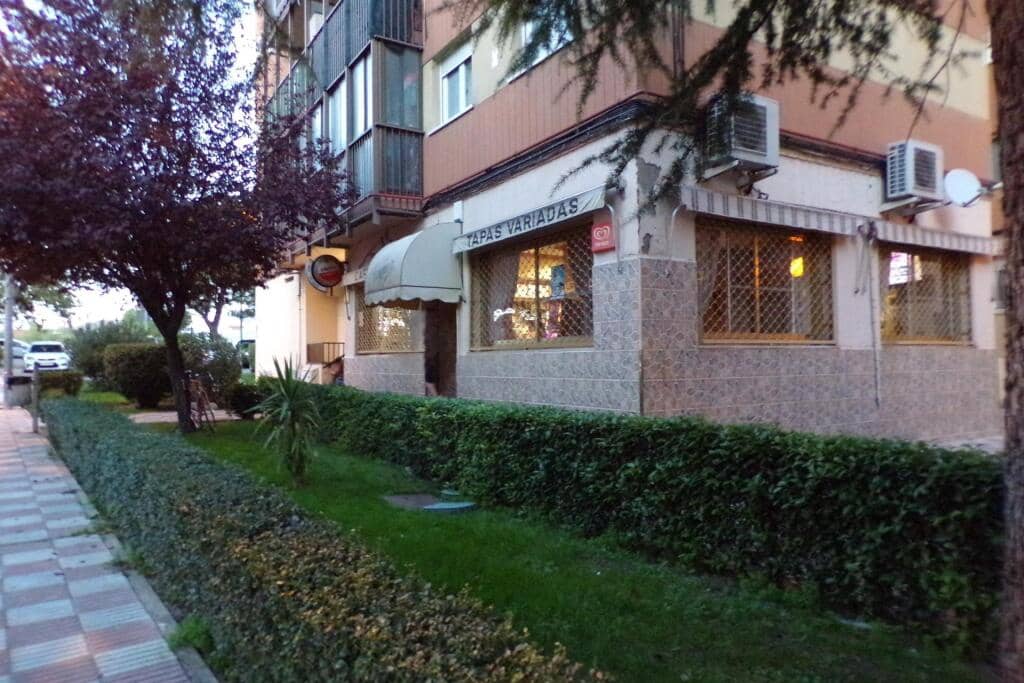 Komercyjne na sprzedaż w Ciempozuelos - 180 000 € (Ref: 9422239)