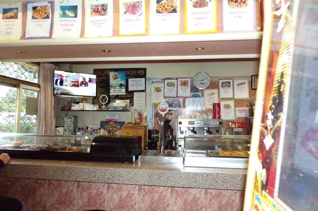 Komercyjne na sprzedaż w Ciempozuelos - 180 000 € (Ref: 9422239)