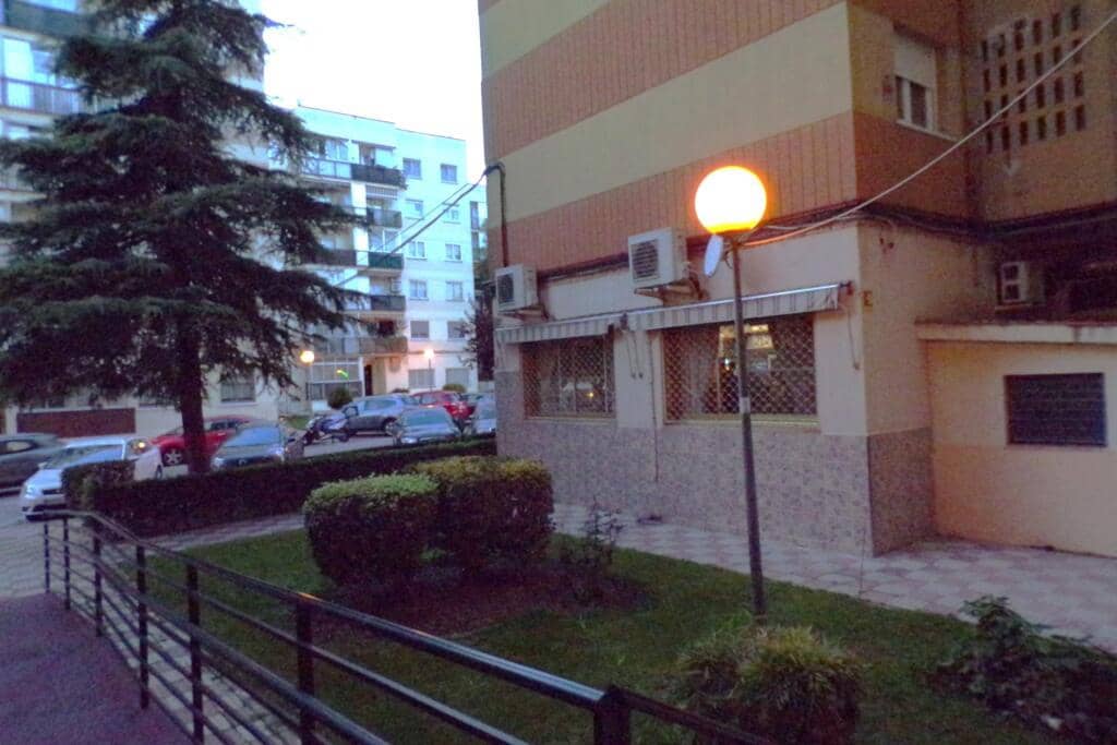 Komercyjne na sprzedaż w Ciempozuelos - 180 000 € (Ref: 9422239)