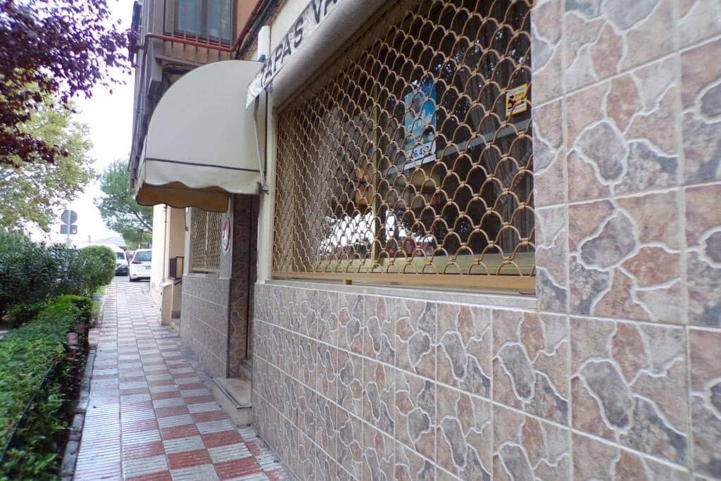 Komercyjne na sprzedaż w Ciempozuelos - 180 000 € (Ref: 9422239)