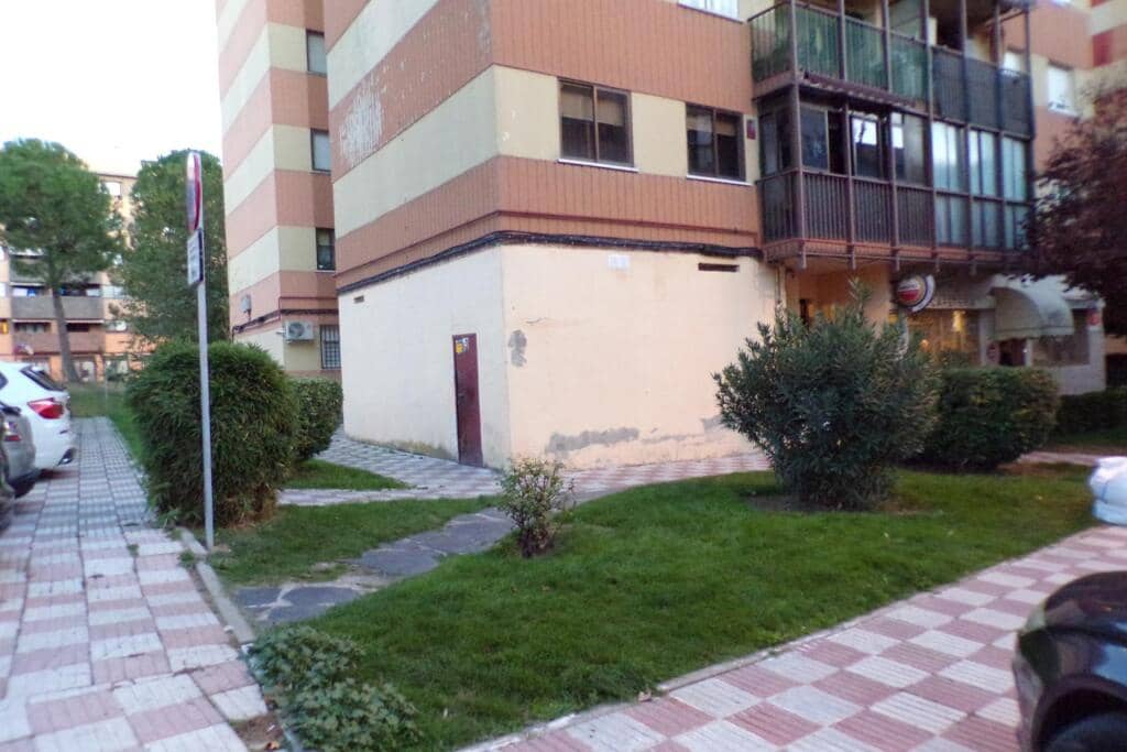 Komercyjne na sprzedaż w Ciempozuelos - 180 000 € (Ref: 9422239)