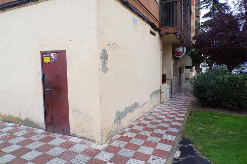 Komercyjne na sprzedaż w Ciempozuelos - 180 000 € (Ref: 9422239)