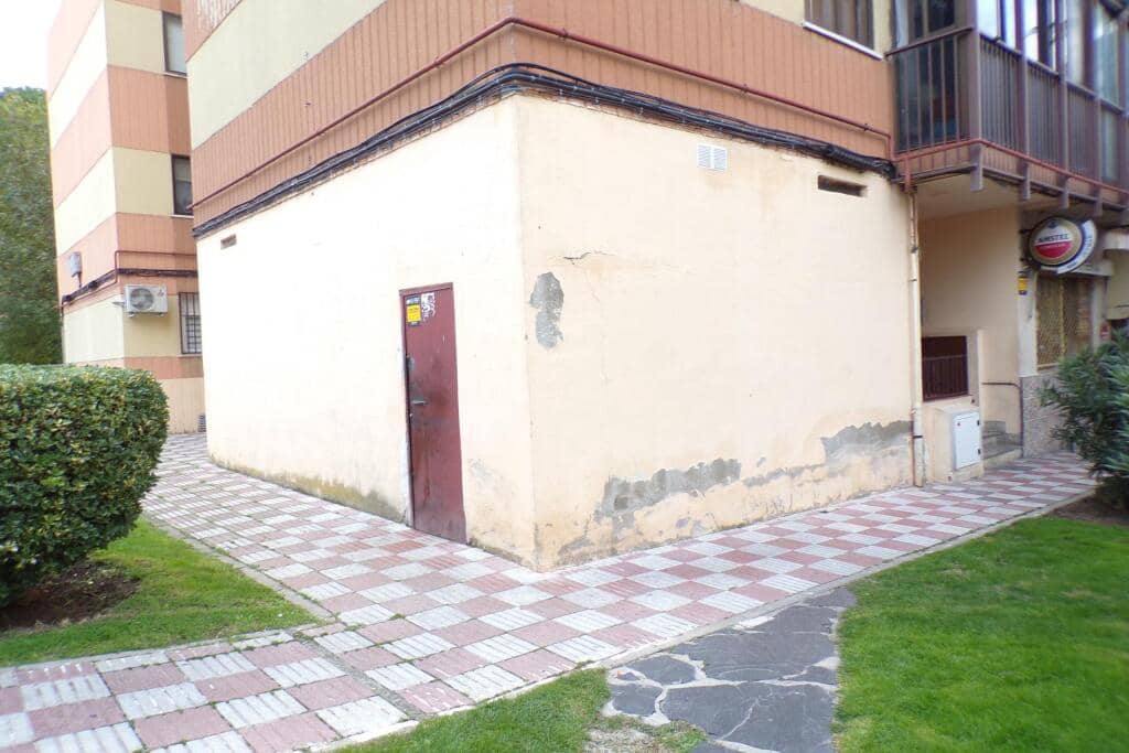 Komercyjne na sprzedaż w Ciempozuelos - 180 000 € (Ref: 9422239)