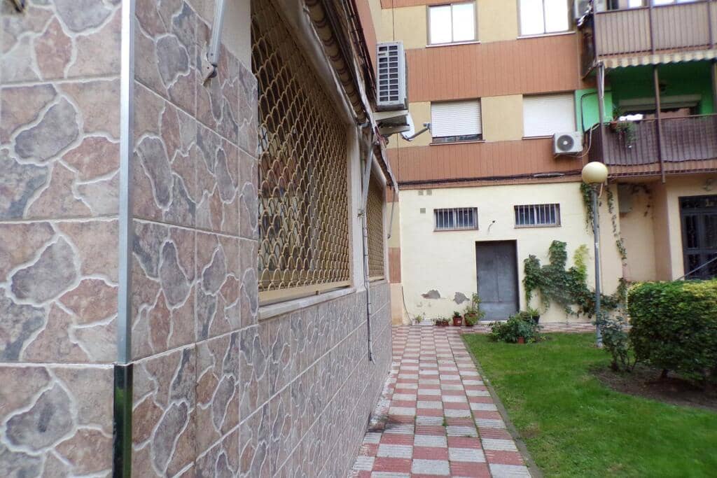 Komercyjne na sprzedaż w Ciempozuelos - 180 000 € (Ref: 9422239)