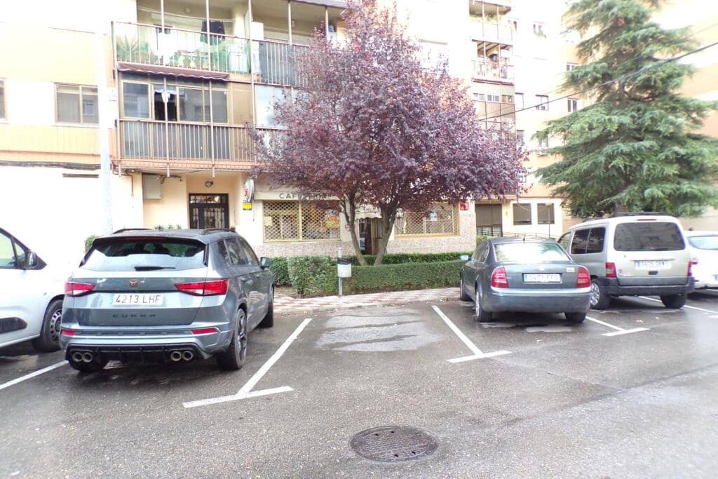 Komercyjne na sprzedaż w Ciempozuelos - 180 000 € (Ref: 9422239)