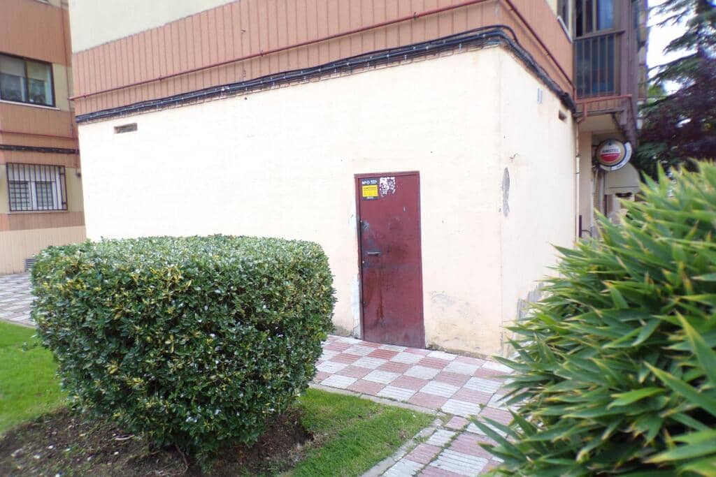 Komercyjne na sprzedaż w Ciempozuelos - 180 000 € (Ref: 9422239)