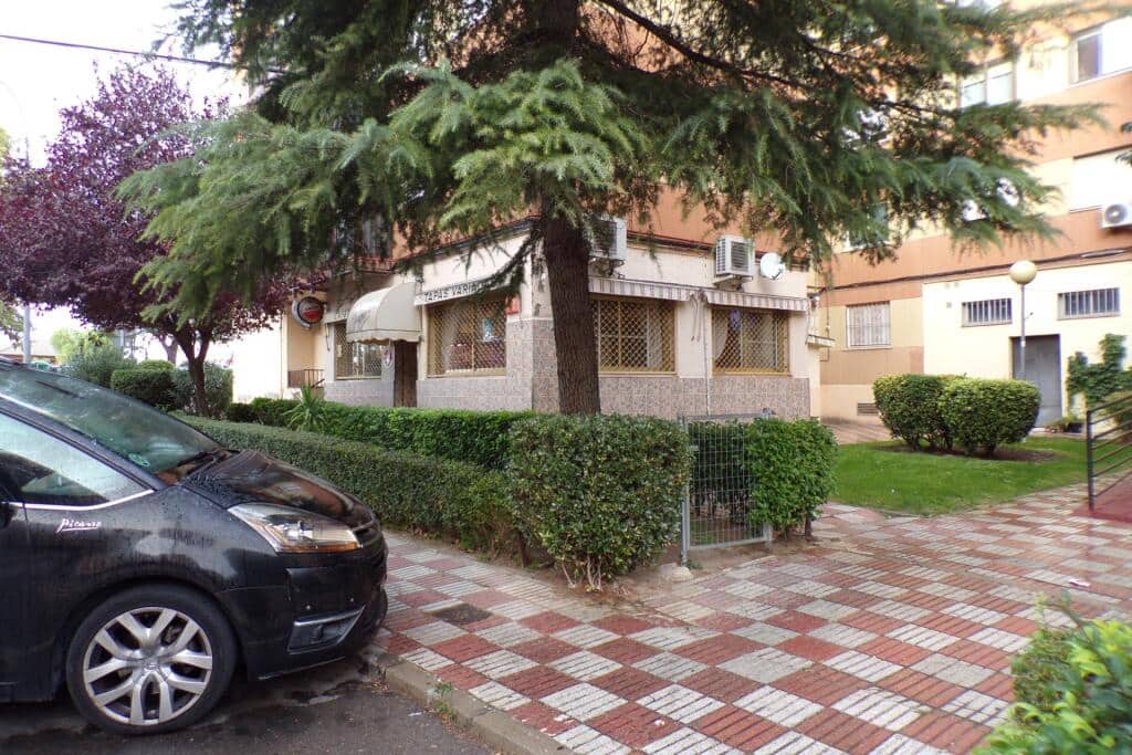 Komercyjne na sprzedaż w Ciempozuelos - 180 000 € (Ref: 9422239)