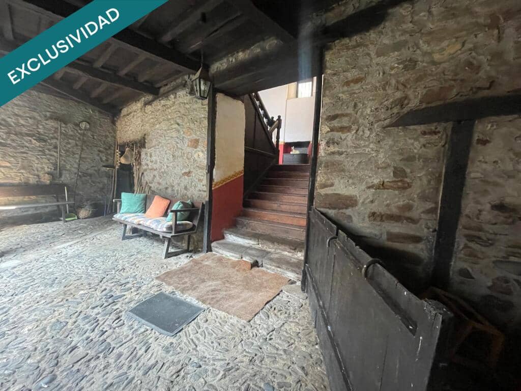 5 bedroom Finca/Country House for sale in San Esteban de Valdueza - € 210,000 (Ref: 9422241)