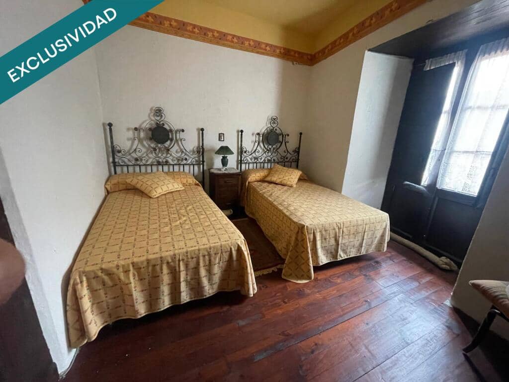 5 bedroom Finca/Country House for sale in San Esteban de Valdueza - € 210,000 (Ref: 9422241)