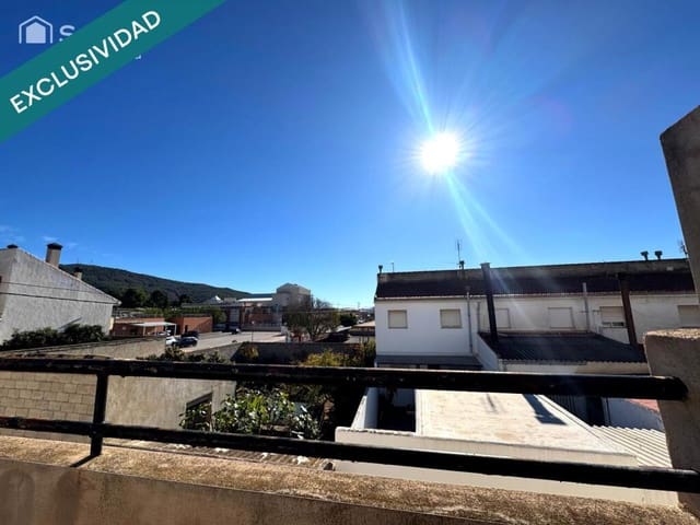 4 bedroom Terraced Villa for sale in Pinoso with garage - € 99,900 (Ref: 9422243)