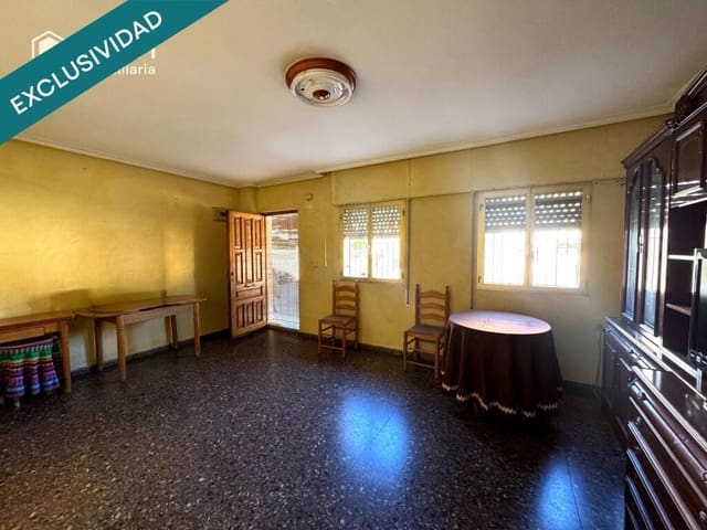 4 bedroom Terraced Villa for sale in Pinoso with garage - € 99,900 (Ref: 9422243)