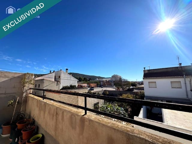 4 bedroom Terraced Villa for sale in Pinoso with garage - € 99,900 (Ref: 9422243)
