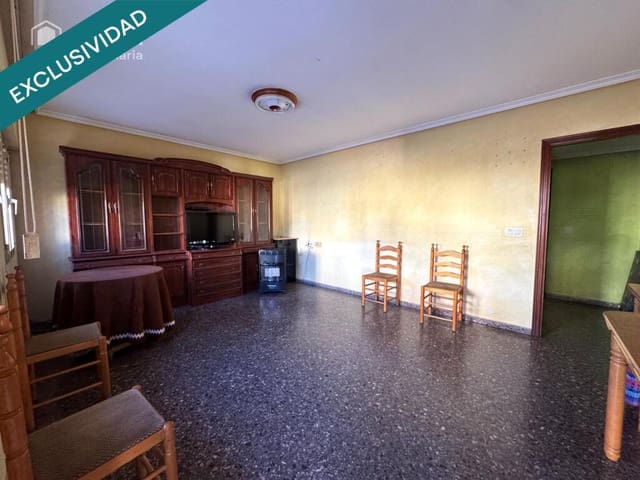 4 bedroom Terraced Villa for sale in Pinoso with garage - € 99,900 (Ref: 9422243)