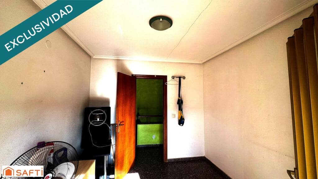 4 makuuhuone Rivitalo myytävänä paikassa Pinoso mukana 
autotalli - 99 900 € (Ref: 9422243)