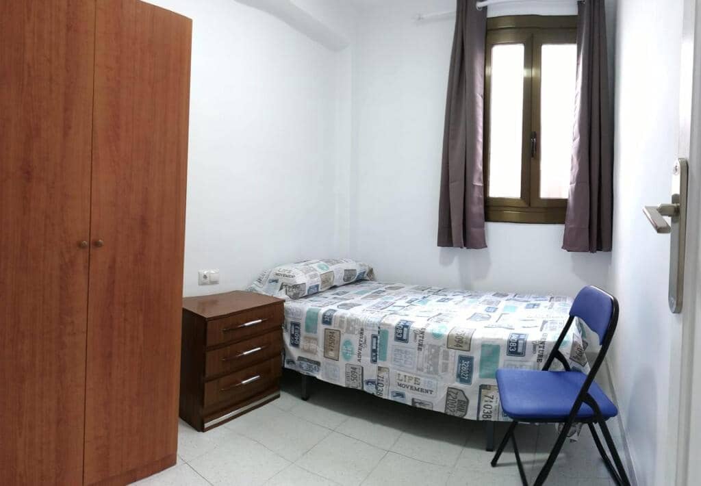 4 bedroom Apartment for sale in Castello de la Plana - € 132,000 (Ref: 9422245)