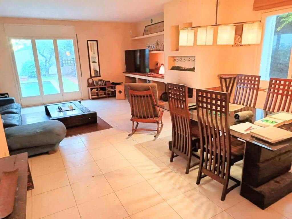 5 bedroom Villa for sale in Sant Cebria de Vallalta with pool garage - € 430,000 (Ref: 9427072)