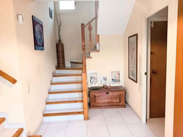 5 bedroom Villa for sale in Sant Cebrià de Vallalta with pool garage - € 430,000 (Ref: 9427072)