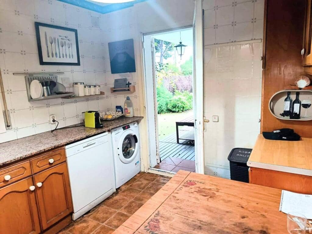 5 bedroom Villa for sale in Sant Cebria de Vallalta with pool garage - € 430,000 (Ref: 9427072)