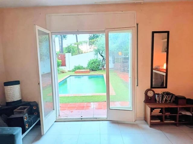 5 bedroom Villa for sale in Sant Cebrià de Vallalta with pool garage - € 430,000 (Ref: 9427072)