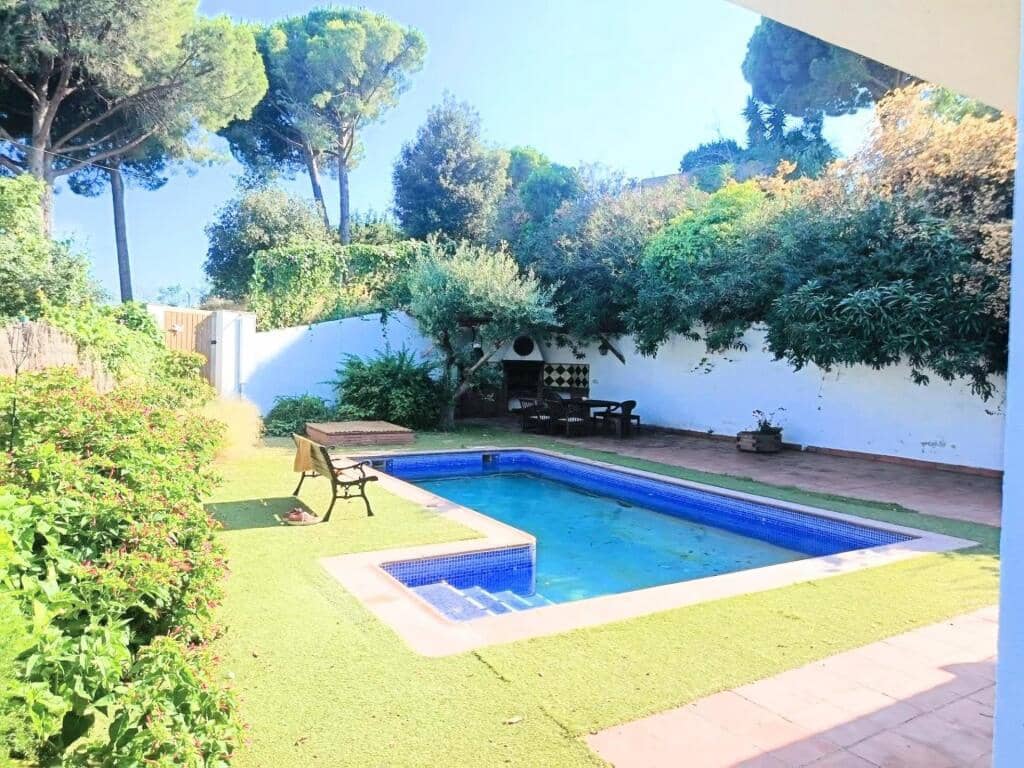 5 bedroom Villa for sale in Sant Cebria de Vallalta with pool garage - € 430,000 (Ref: 9427072)
