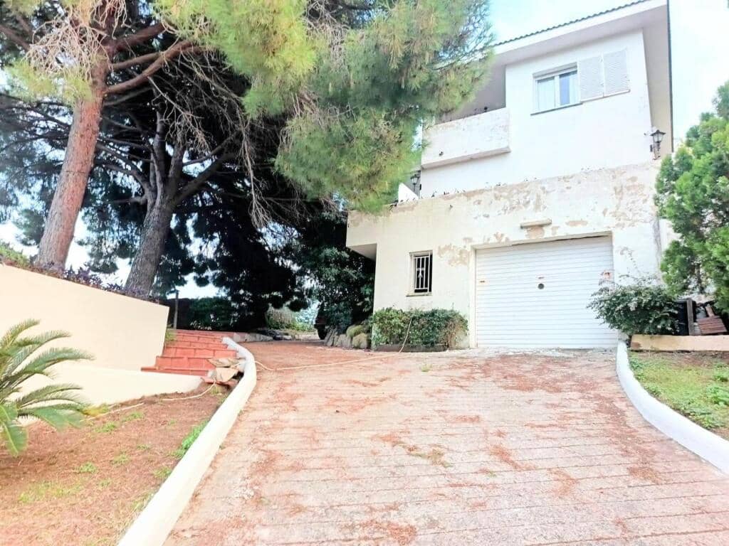 5 bedroom Villa for sale in Sant Cebria de Vallalta with pool garage - € 430,000 (Ref: 9427072)