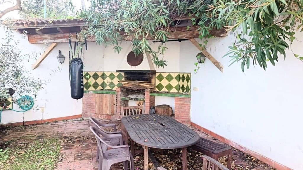 5 bedroom Villa for sale in Sant Cebria de Vallalta with pool garage - € 430,000 (Ref: 9427072)