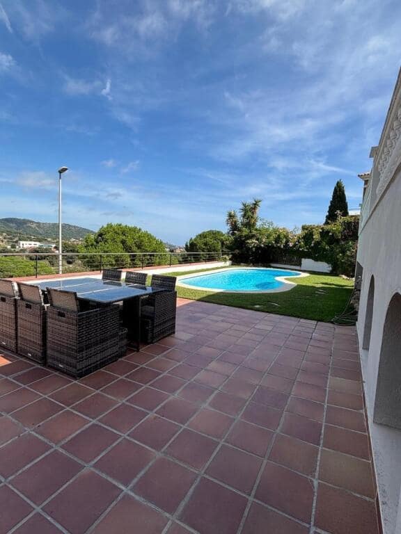 4 slaapkamer Villa te koop in Calella met zwembad garage - € 659.000 (Ref: 9427073)