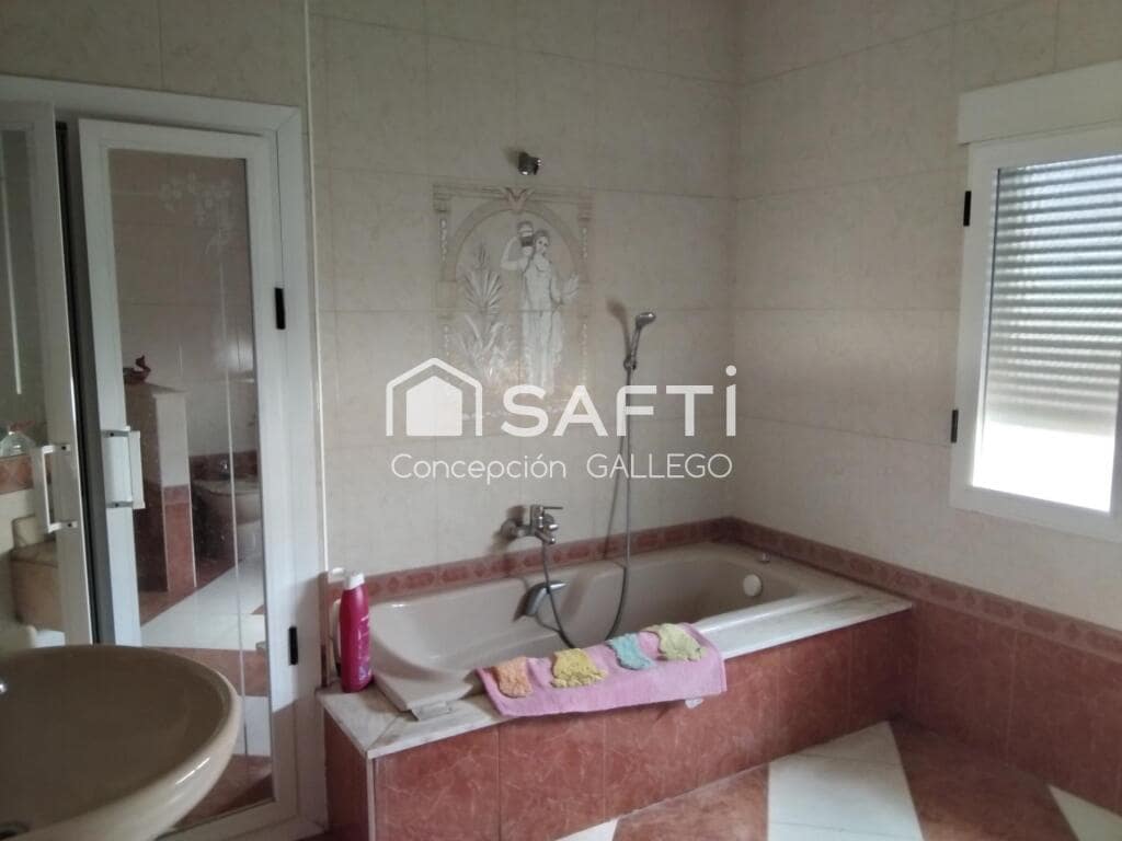 6 bedroom Villa for sale in Campo de Criptana - € 160,000 (Ref: 9427075)