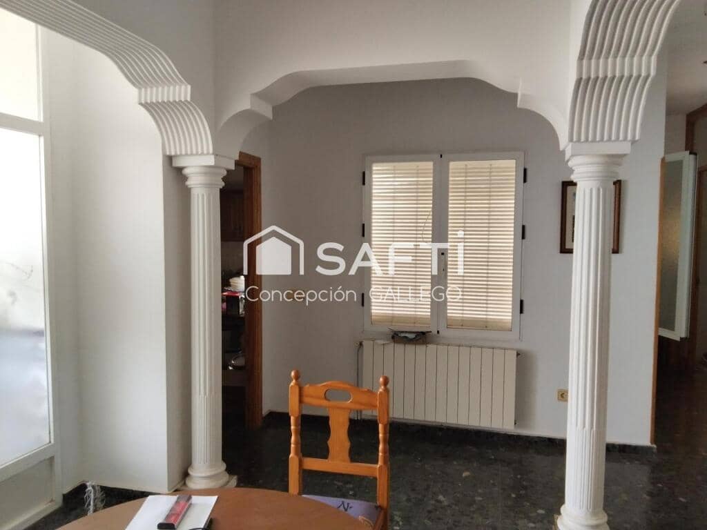 6 bedroom Villa for sale in Campo de Criptana - € 160,000 (Ref: 9427075)