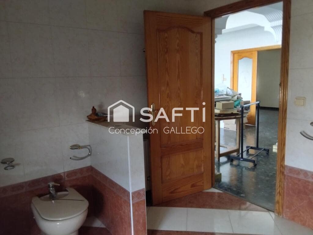 6 bedroom Villa for sale in Campo de Criptana - € 160,000 (Ref: 9427075)