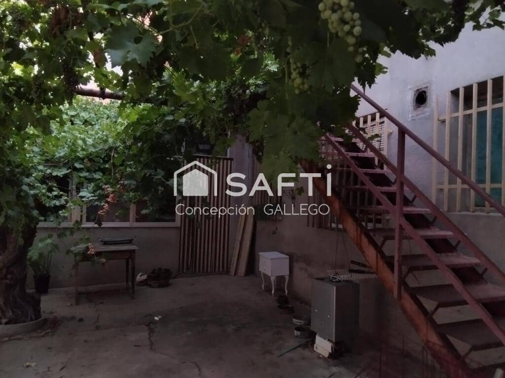 6 bedroom Villa for sale in Campo de Criptana - € 160,000 (Ref: 9427075)