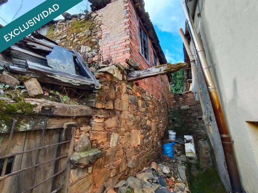 8 soverom Finca/Herregård til salgs i Carracedelo - € 55 000 (Ref: 9427079)