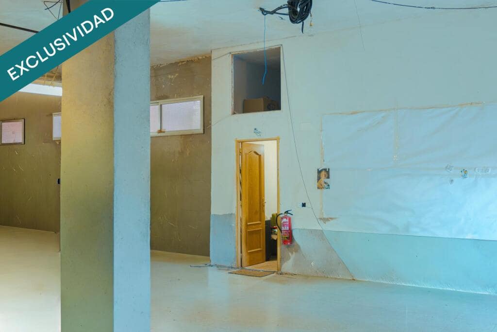 Kommersiell till salu i Parla - 330 000 € (Ref: 9427089)