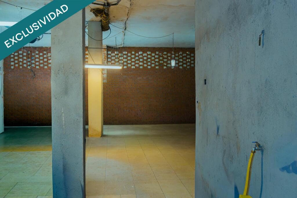 Kommersiell till salu i Parla - 330 000 € (Ref: 9427089)