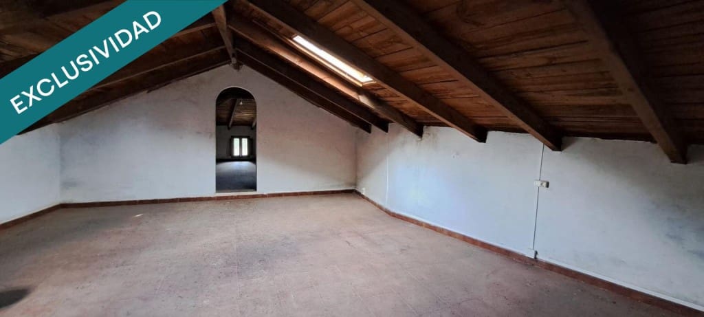 6 bedroom Finca/Country House for sale in Arganza - € 187,000 (Ref: 9431316)